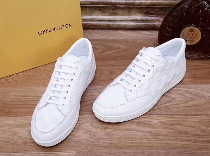 Mua hàng qua các dịch vụ bán giày Louis Vuitton authentic nữ chính hãng