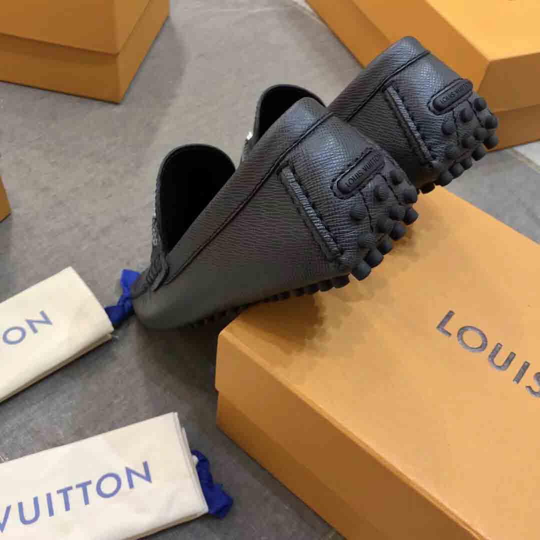 Giày lười Louis Vuitton Hockenheim Moccasin da Taiga màu đen