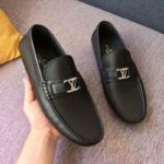 Giày lười Louis Vuitton Hockenheim Moccasin khóa nhỏ màu trắng