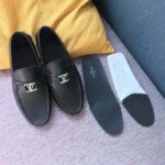 Giày lười Louis Vuitton Hockenheim Moccasin khóa nhỏ màu trắng