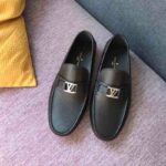 Giày lười Louis Vuitton Hockenheim Moccasin khóa nhỏ màu trắng