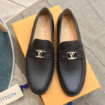 Giày lười Louis Vuitton Major Loafer khóa nhỏ màu trắng