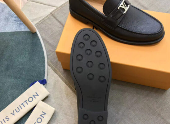 Giày lười Louis Vuitton Major Loafer khóa nhỏ màu trắng