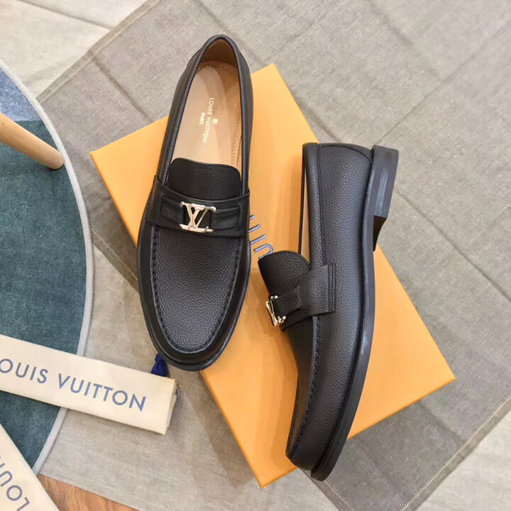 Giày lười Louis Vuitton Major Loafer khóa nhỏ màu trắng