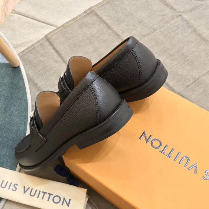 Giày lười Louis Vuitton Major Loafer khóa nhỏ màu trắng