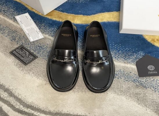 Giày lười Versace GV Signature Leather Loafers da bóng màu đen