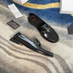 Giày lười Versace GV Signature Leather Loafers da bóng màu đen