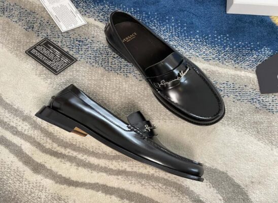 Giày lười Versace GV Signature Leather Loafers da bóng màu đen