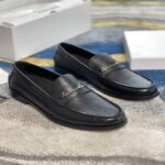 Giày lười Versace GV Signature Leather Loafers da nhăn màu đen