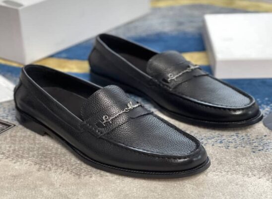 Giày lười Versace GV Signature Leather Loafers da nhăn màu đen