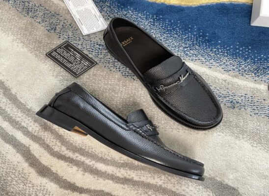 Giày lười Versace GV Signature Leather Loafers da nhăn màu đen