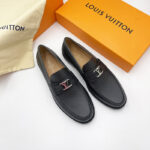 Giày lười Louis Vuitton like au Loafer Major da taiga khóa logo nhỏ