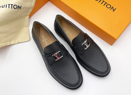 Giày lười Louis Vuitton like au Loafer Major da taiga khóa logo nhỏ