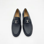 Giày lười Louis Vuitton like au Loafer Major da taiga khóa logo nhỏ