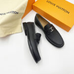 Giày lười Louis Vuitton like au Loafer Major da taiga khóa logo nhỏ