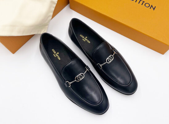 Giày lười Louis Vuitton like au Lv Club Loafer da trơn màu đen