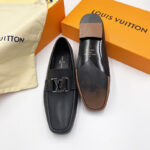 Giày lười Louis Vuitton like au Montaigne Loafer da trơn khóa đen trắng